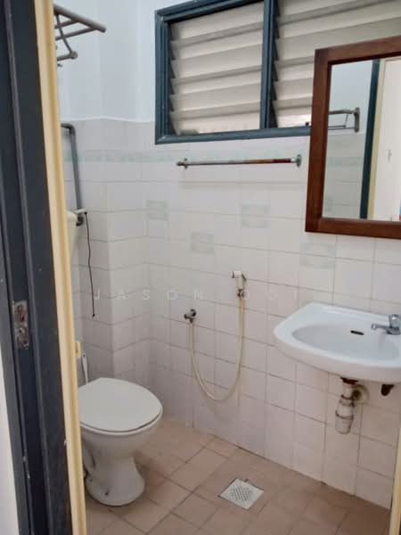 Rumah Teres 2-Tingkat untuk Dijual di Usj 3 (Subang Jaya) - Jason Ooi - Bathroom - PropertyGuru.com.my