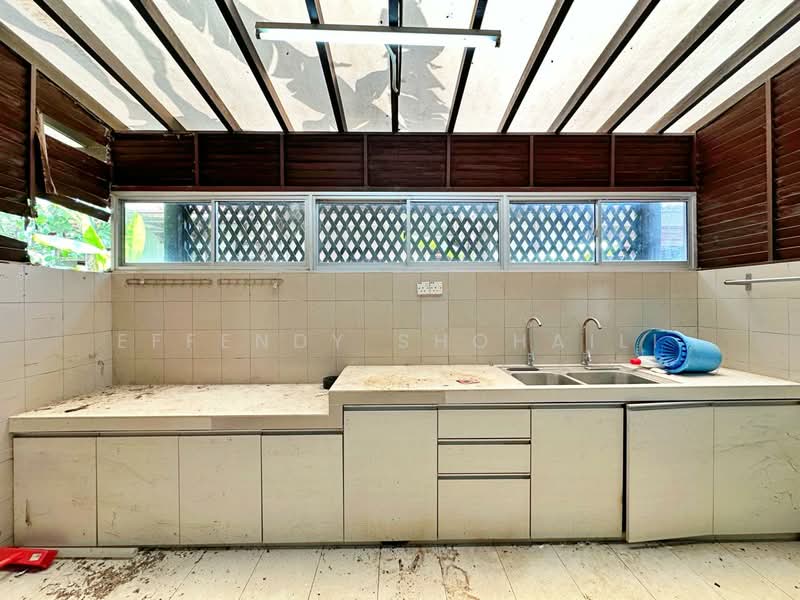 Bungalow House for Sale in Putrajaya (Putrajaya) - Effendy Shohaili - Kitchen - PropertyGuru.com.my