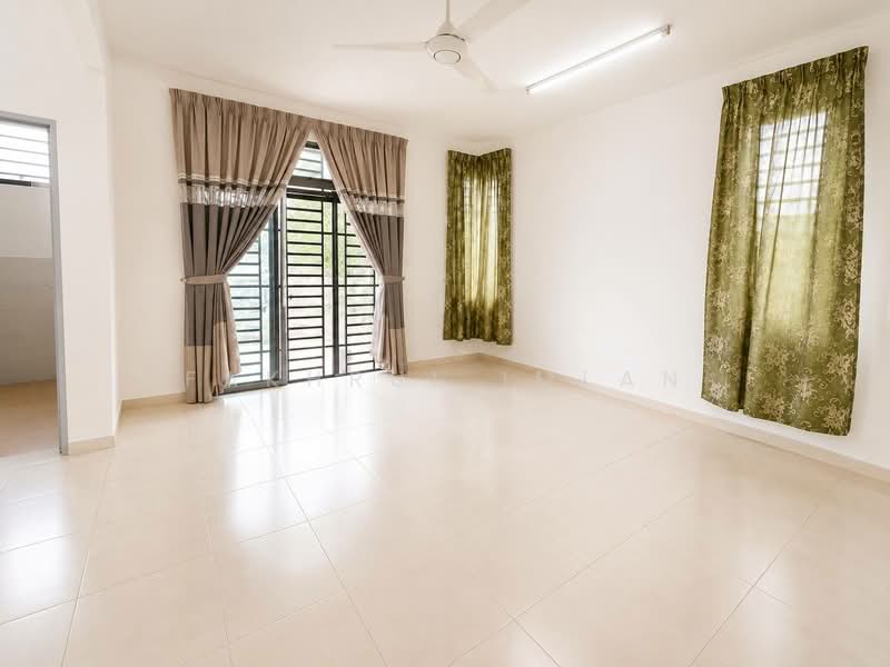 Rumah Teres 2 Tingkat untuk Dijual di Taman Sri Saujana (Kota Tinggi) - Fakhrul Imlan - Living Room - PropertyGuru.com.my
