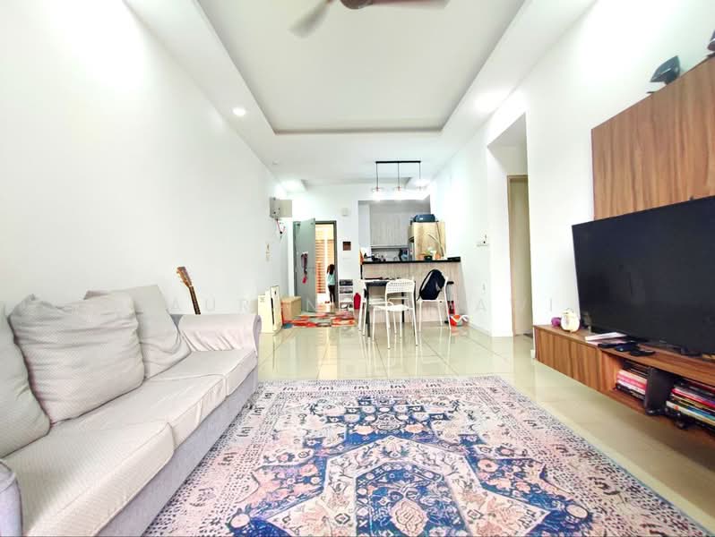 Kediaman Servis untuk Dijual di Suria Residence - Fauran Nawawi - Living Room - PropertyGuru.com.my