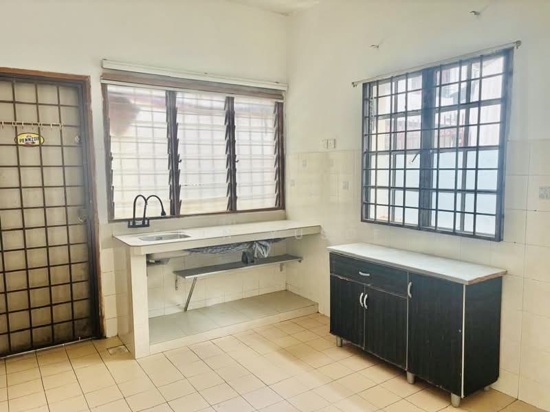 Rumah Teres 2-Tingkat untuk Disewa di Bandar Baru Bangi (Selangor) - Erin Yusof - Kitchen - PropertyGuru.com.my