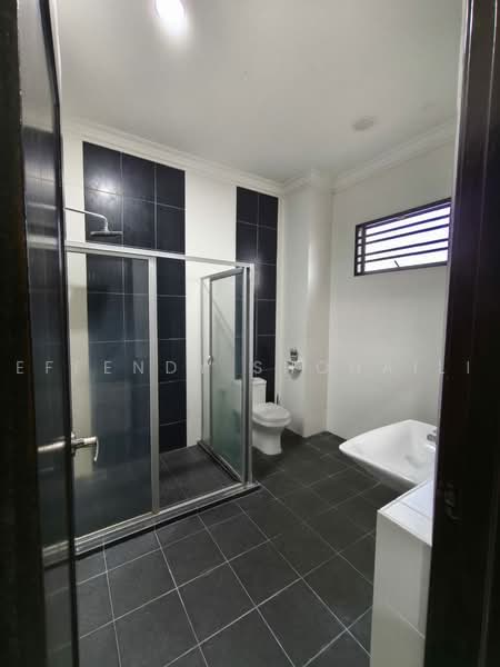 Bungalow for Sale in Bandar Seri Putra (Bangi) - Effendy Shohaili - Bathroom - PropertyGuru.com.my