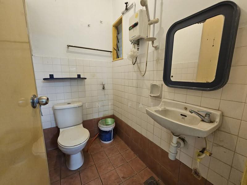 2-storey Terraced House for Sale in Taman Cheras (Cheras) - Kent Fatt - Bathroom - PropertyGuru.com.my
