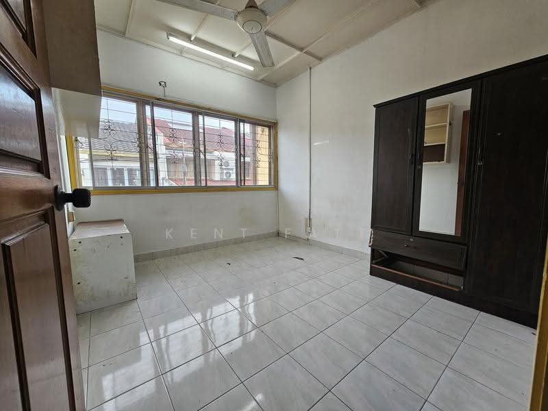 2-storey Terraced House for Sale in Taman Cheras (Cheras) - Kent Fatt - Bedroom - PropertyGuru.com.my