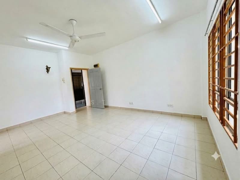 Apartment for Sale at Pangsapuri Randa - Allister Seow - Living Room - PropertyGuru.com.my