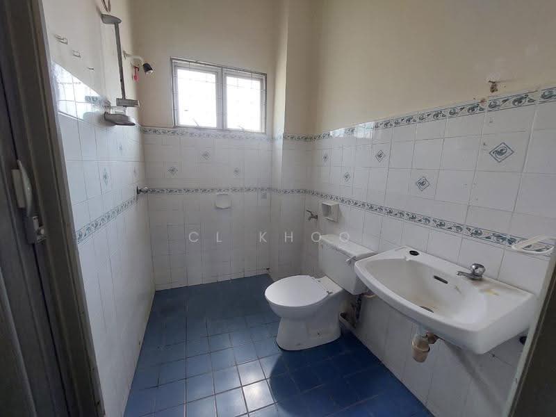 Rumah Teres 2-Tingkat untuk Dijual di BANDAR PUCHONG JAYA (Puchong) - Cl Khoo - Bathroom - PropertyGuru.com.my