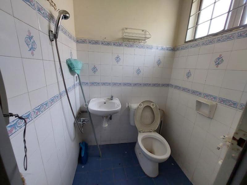 Rumah Teres 2-Tingkat untuk Dijual di BANDAR PUCHONG JAYA (Puchong) - Cl Khoo - Bathroom - PropertyGuru.com.my