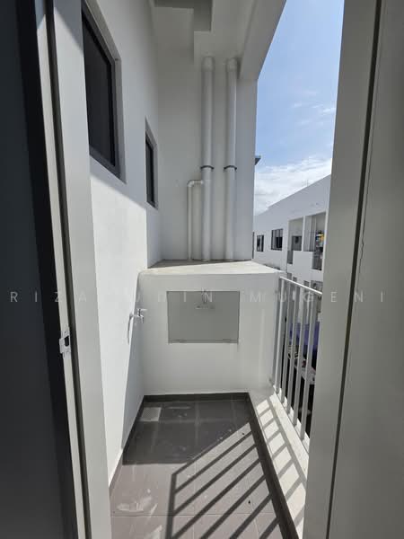 Shop / Office for Sale in Seksyen 35 (Shah Alam) - Rizamudin Mugeni - Balcony - PropertyGuru.com.my