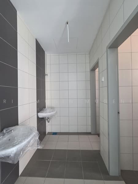 Shop / Office for Sale in Seksyen 35 (Shah Alam) - Rizamudin Mugeni - Bathroom - PropertyGuru.com.my