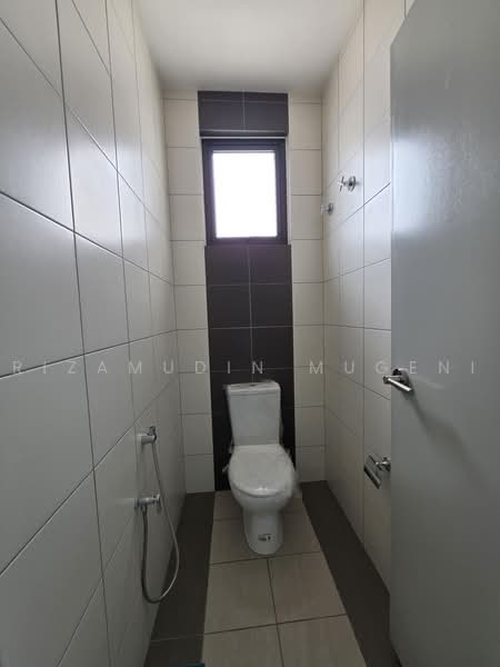 Shop / Office for Sale in Seksyen 35 (Shah Alam) - Rizamudin Mugeni - Bathroom - PropertyGuru.com.my