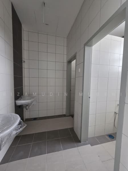 Shop / Office for Sale in Seksyen 35 (Shah Alam) - Rizamudin Mugeni - Bathroom - PropertyGuru.com.my