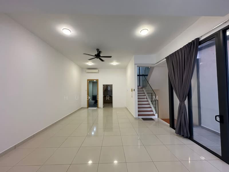 3.5-storey Terraced House for Rent in Damansara Perdana (Selangor) - Hubert Lim - Living Room - PropertyGuru.com.my