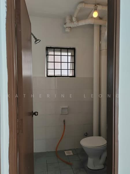Pangsapuri untuk Dijual di Laguna Biru - Katherine Leong - Bathroom - PropertyGuru.com.my