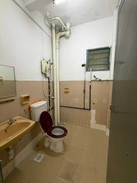 Pangsapuri untuk Dijual di Putri Apartment - Chris Choo - Bathroom - PropertyGuru.com.my