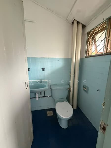 Pangsapuri untuk Dijual di Putri Apartment - Chris Choo - Bathroom - PropertyGuru.com.my