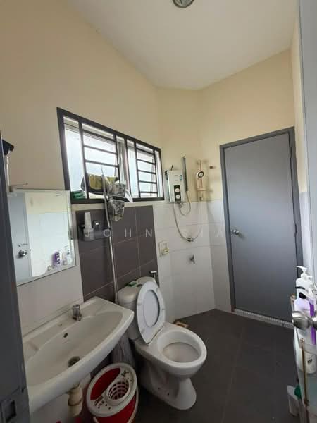 Rumah Teres 2 Tingkat untuk Dijual di Taman Setia Indah (Tebrau) - John Sia - Bathroom - PropertyGuru.com.my