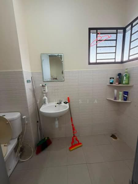 Rumah Teres 2 Tingkat untuk Dijual di Taman Setia Indah (Tebrau) - John Sia - Bathroom - PropertyGuru.com.my