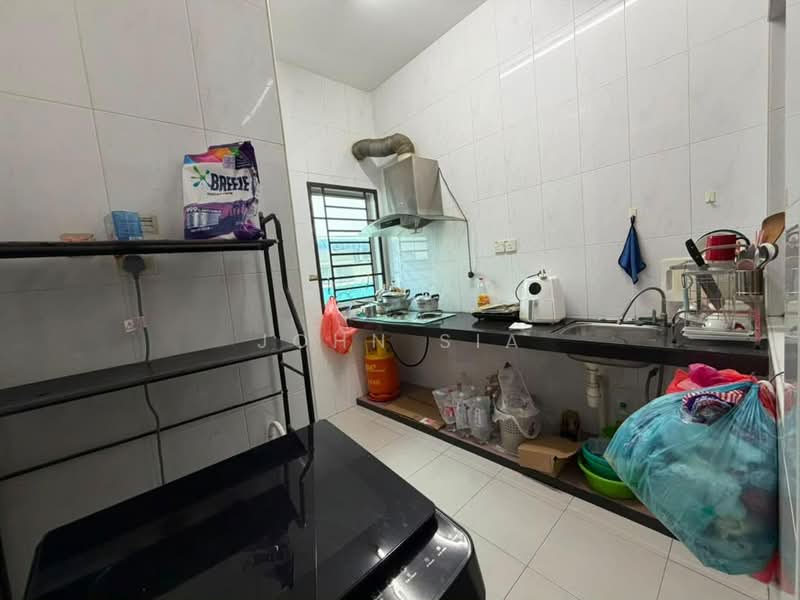Rumah Teres 2 Tingkat untuk Dijual di Taman Setia Indah (Tebrau) - John Sia - Kitchen - PropertyGuru.com.my