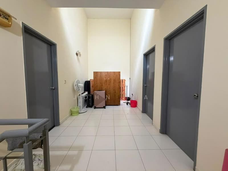 Rumah Teres 2 Tingkat untuk Dijual di Taman Setia Indah (Tebrau) - John Sia - Corridor - PropertyGuru.com.my