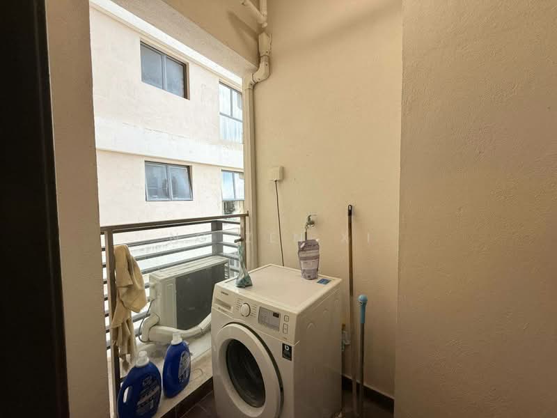 Condominium for Sale at Bay Laurel @ Country Garden Danga Bay - NG ZEN XI - Balcony - PropertyGuru.com.my
