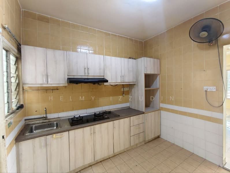 Rumah Teres 2 Tingkat untuk Dijual di Subang Bestari (Shah Alam) - HELMY IZZUDIN - Kitchen - PropertyGuru.com.my