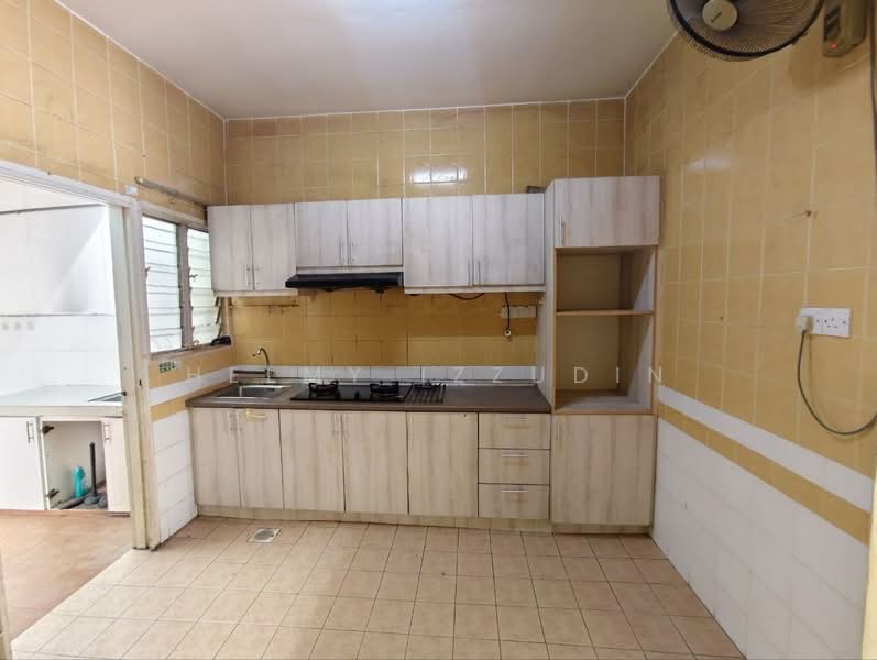 Rumah Teres 2 Tingkat untuk Dijual di Subang Bestari (Shah Alam) - HELMY IZZUDIN - Kitchen - PropertyGuru.com.my