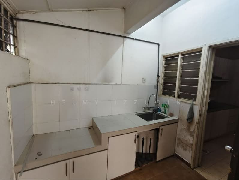 Rumah Teres 2 Tingkat untuk Dijual di Subang Bestari (Shah Alam) - HELMY IZZUDIN - Kitchen - PropertyGuru.com.my