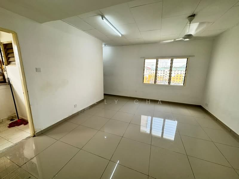 Flat for Sale at Pangsapuri Sri Meranti - Molly Cha - Living Room - PropertyGuru.com.my