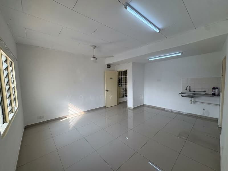 Flat for Sale at Pangsapuri Sri Meranti - Molly Cha - Living Room - PropertyGuru.com.my