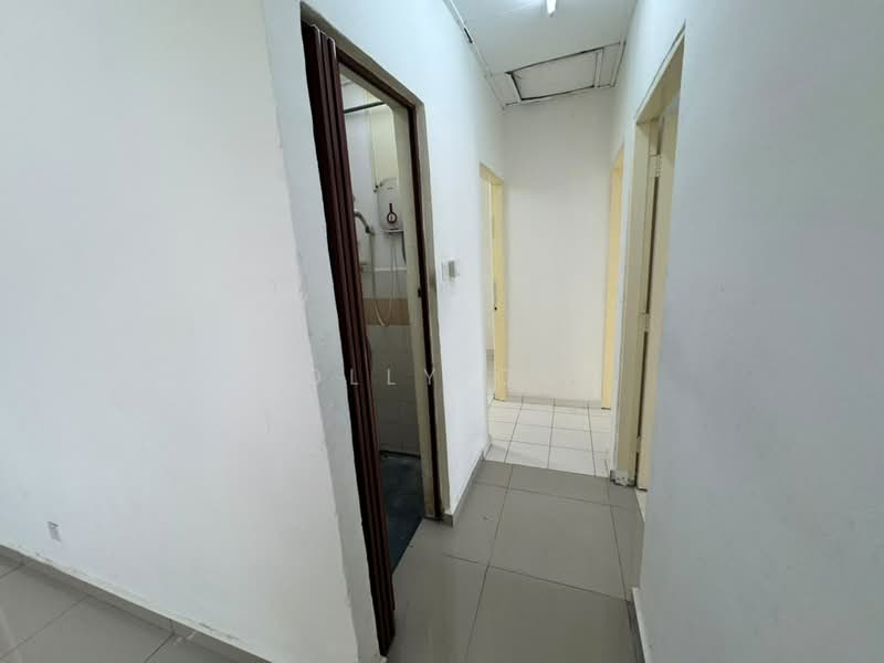 Flat for Sale at Pangsapuri Sri Meranti - Molly Cha - Walkway - PropertyGuru.com.my