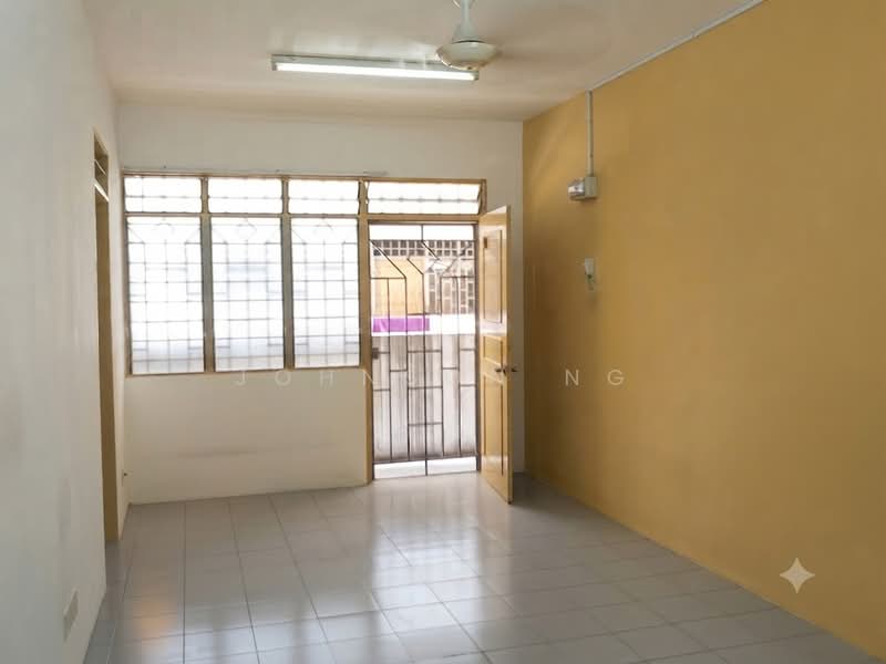 Pangsapuri untuk Dijual di Mentari Court - Johnson Ng - Living Room - PropertyGuru.com.my