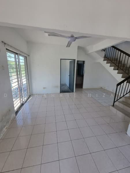 Rumah Teres 2.5 Tingkat untuk Dijual di Taman Puchong Perdana (Puchong) - Dr Shahril Nizam - Living Room - PropertyGuru.com.my