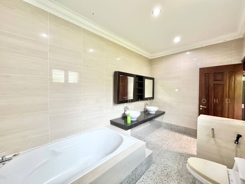 Bungalow for Rent in SS19 (Subang Jaya) - Norfazilah Binti Mohd Saad - Bathroom - PropertyGuru.com.my