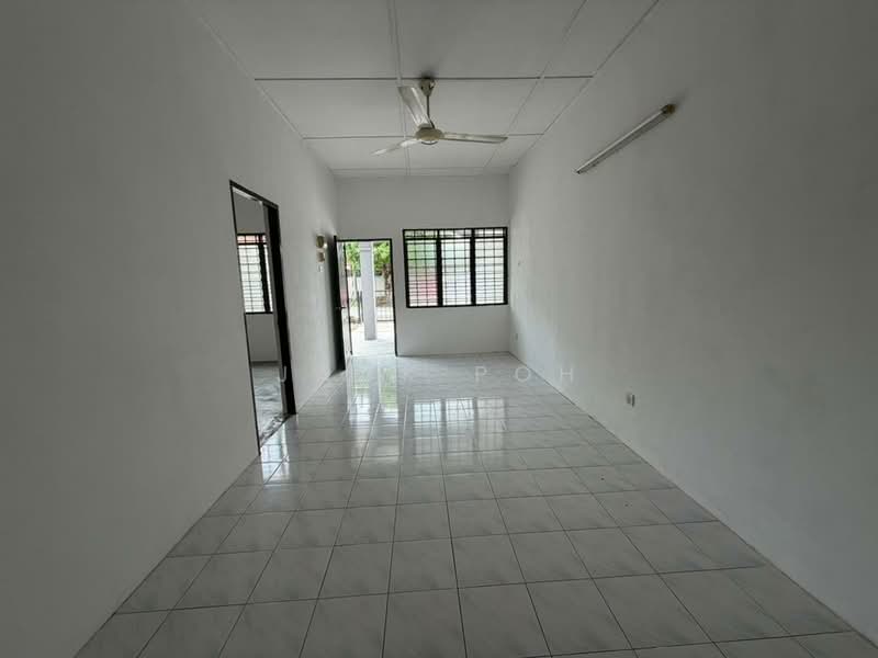 1-storey Terraced House for Sale in Bandar Universiti Seri Iskandar (Bota) - Jack Poh - Interior - PropertyGuru.com.my