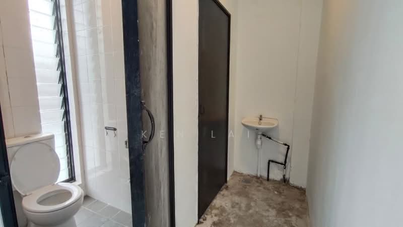 Kilang Berkembar untuk Disewa di Taman Subang Perdana (Seksyen U5) (Sungai Buloh) - Ken Lai - Bathroom - PropertyGuru.com.my