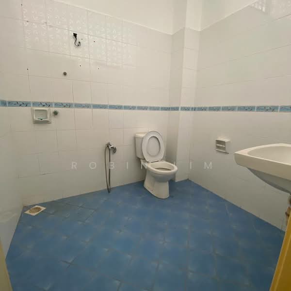 2-storey Terraced House for Sale in Taman Setia Indah (Tebrau) - Robin Lim - Bathroom - PropertyGuru.com.my