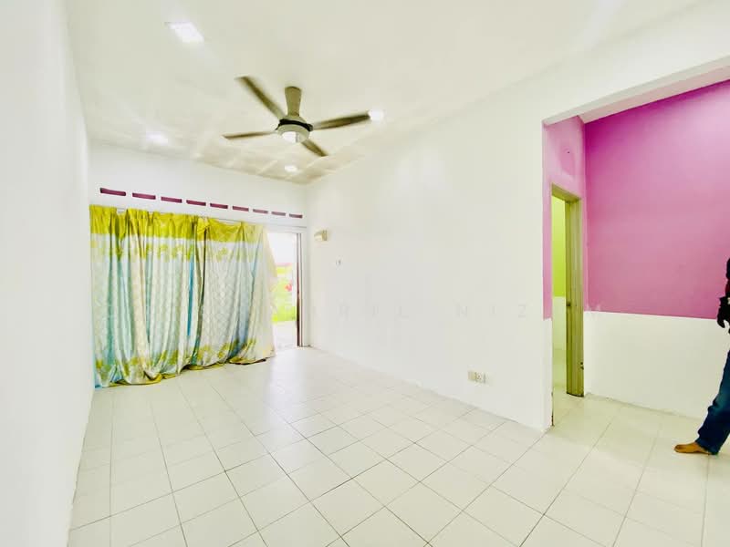 Rumah Teres 1 Tingkat untuk Dijual di Kampung Teluk Panglima Garang (Telok Panglima Garang) - Dr Shahril Nizam - Living Room - PropertyGuru.com.my