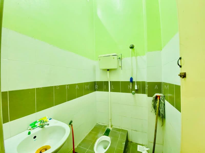 Rumah Teres 1 Tingkat untuk Dijual di Kampung Teluk Panglima Garang (Telok Panglima Garang) - Dr Shahril Nizam - Bathroom - PropertyGuru.com.my