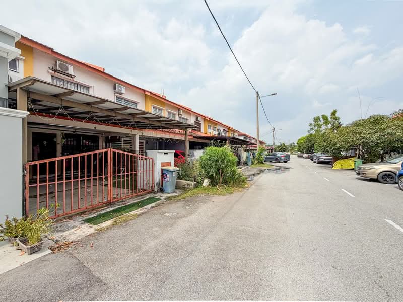 2-storey Terraced House for Sale in Bandar Saujana Putra (Tanjong Duabelas) - Izzah Alias - Exterior - PropertyGuru.com.my