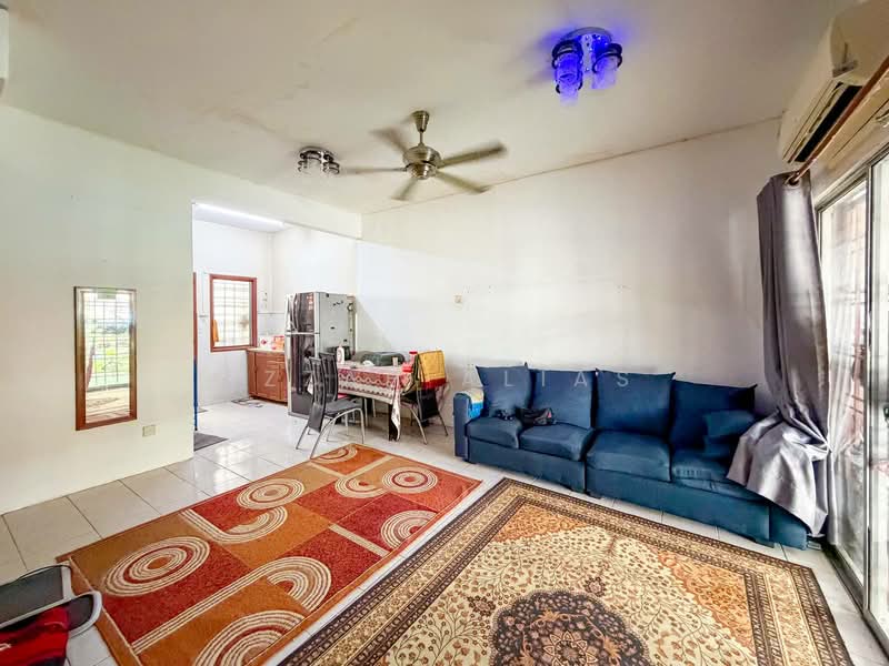 2-storey Terraced House for Sale in Bandar Saujana Putra (Tanjong Duabelas) - Izzah Alias - Living Room - PropertyGuru.com.my