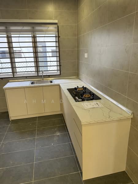 Rumah Teres 2-Tingkat untuk Disewa di Kota Warisan (Sepang) - Ahmad Sabri - Kitchen - PropertyGuru.com.my