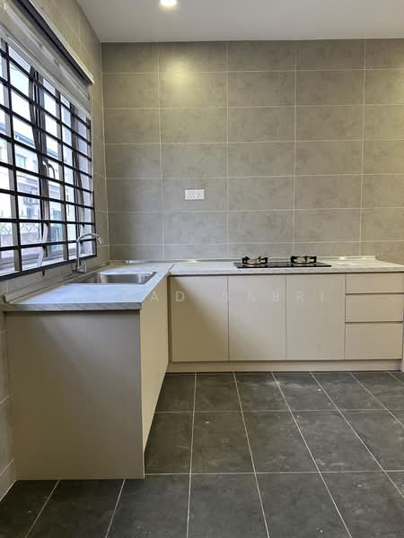 Rumah Teres 2-Tingkat untuk Disewa di Kota Warisan (Sepang) - Ahmad Sabri - Kitchen - PropertyGuru.com.my