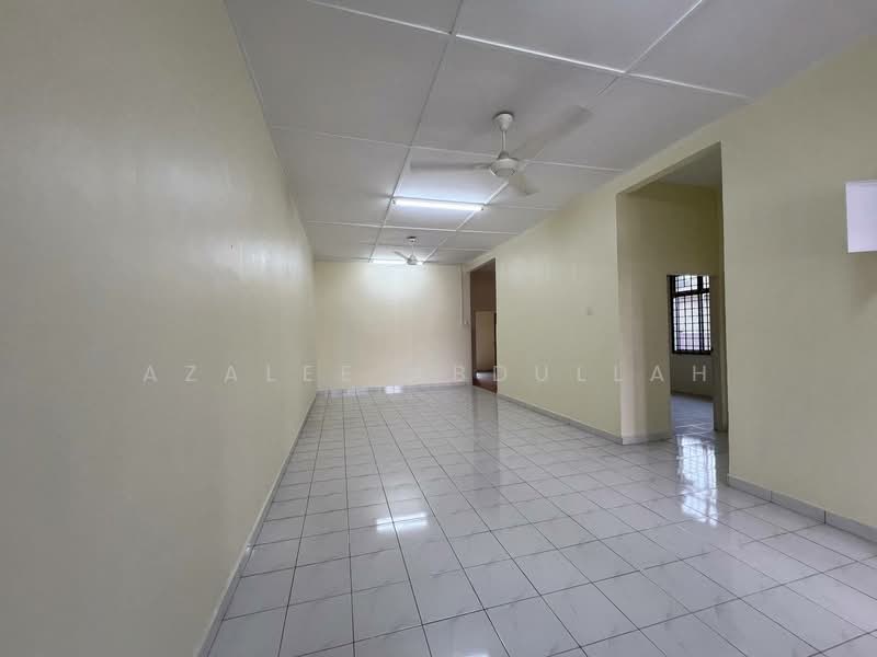 Semi-Detached House for Sale in Kampung Sungai Karang Pantai (Sungai Karang) - Azalee Abdullah - Living Room - PropertyGuru.com.my