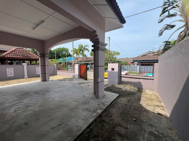Semi-Detached House for Sale in Kampung Sungai Karang Pantai (Sungai Karang) - Azalee Abdullah - Exterior - PropertyGuru.com.my