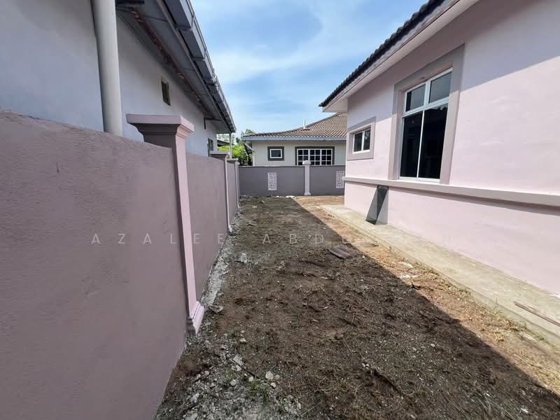 Semi-Detached House for Sale in Kampung Sungai Karang Pantai (Sungai Karang) - Azalee Abdullah - Exterior - PropertyGuru.com.my