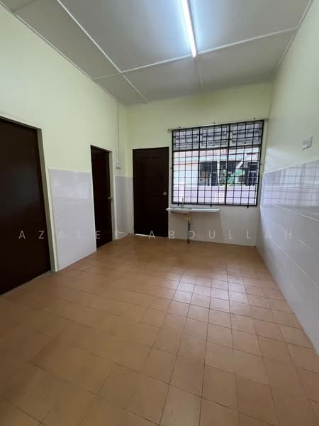 Semi-Detached House for Sale in Kampung Sungai Karang Pantai (Sungai Karang) - Azalee Abdullah - Interior - PropertyGuru.com.my