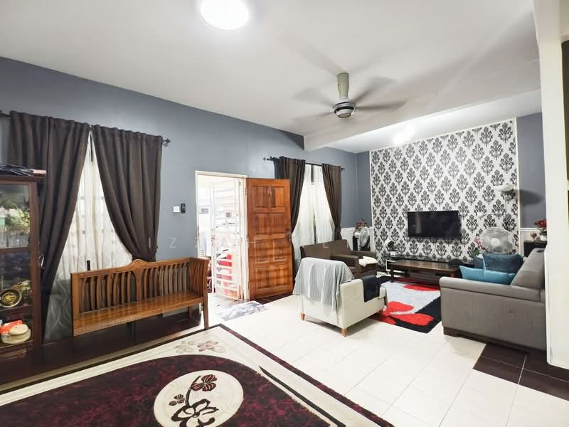 Rumah Teres 2-Tingkat untuk Dijual di Rawang (Selangor) - Izzah Alias - Living Room - PropertyGuru.com.my