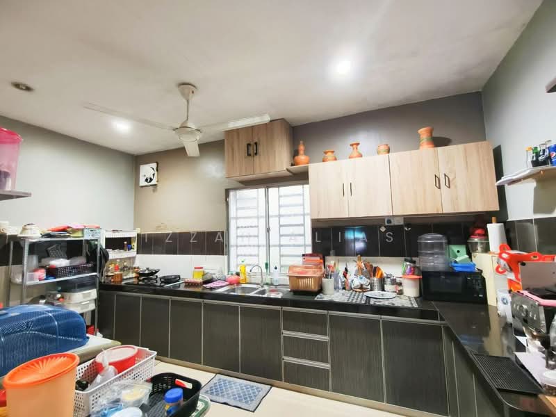 Rumah Teres 2-Tingkat untuk Dijual di Rawang (Selangor) - Izzah Alias - Kitchen - PropertyGuru.com.my