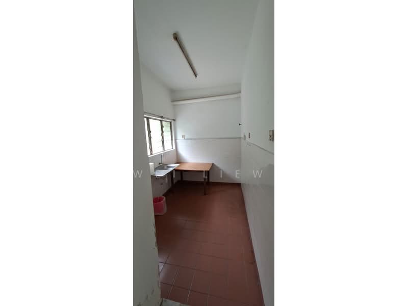 Rumah Teres 2.5 Tingkat untuk Dijual di Taman Putra Permai (Seri Kembangan) - Wei Liew - Kitchen - PropertyGuru.com.my