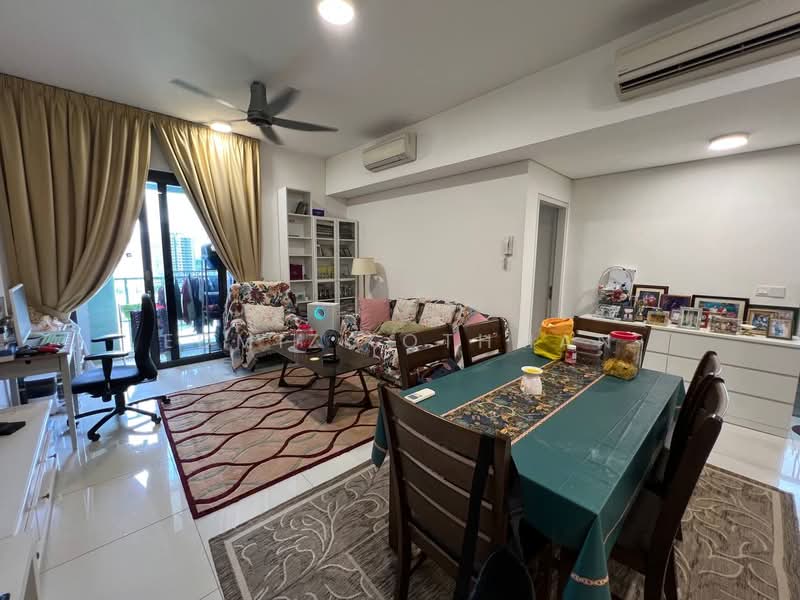 Kediaman Servis untuk Dijual di Radia Residences - Edmizi Othman - Living Room - PropertyGuru.com.my